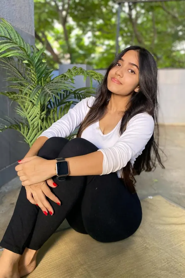 housewife escort in Saket