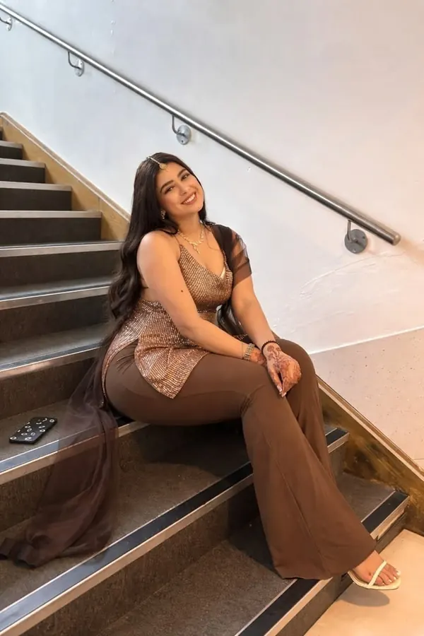 Saket escort service