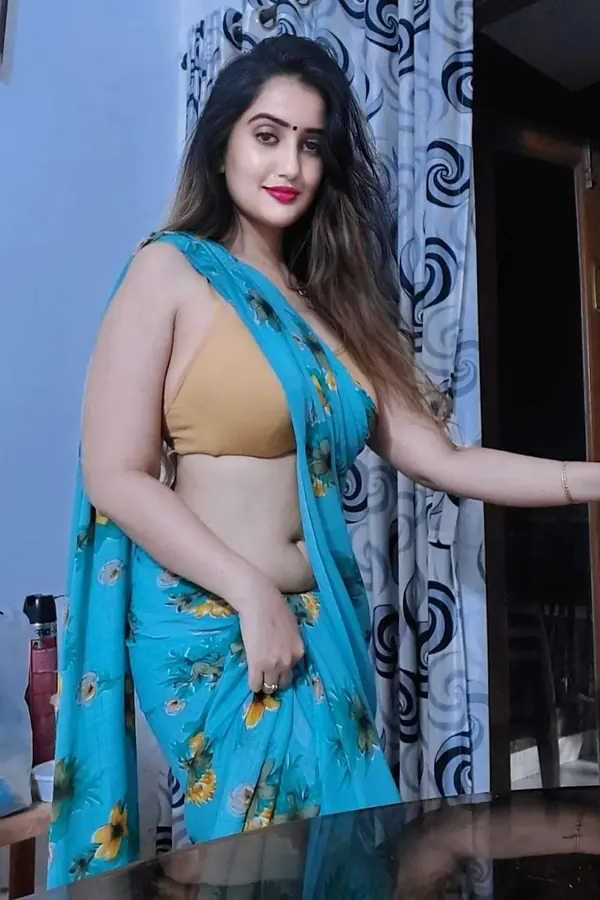 Shreya – Housewife call girl in Manesar